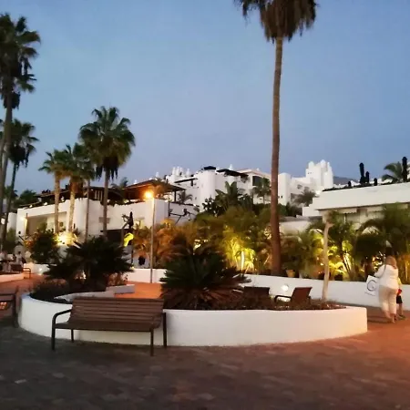 Apartament Con Jardin Y Piscina