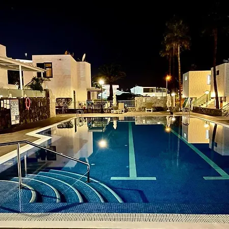 Con Jardin Y Piscina *