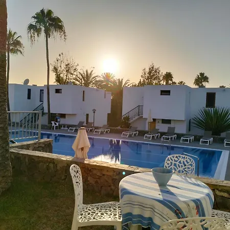 Con Jardin Y Piscina Apartament