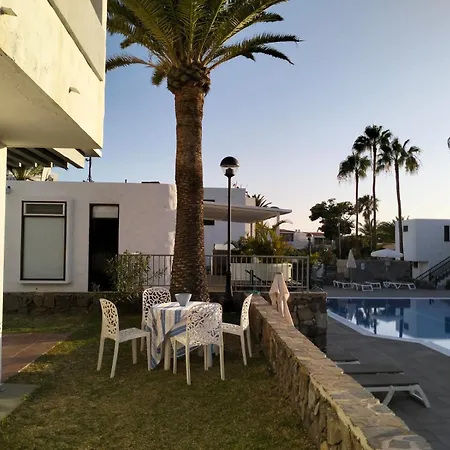 Apartament Con Jardin Y Piscina