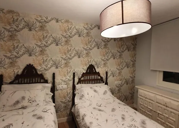 Con Jardin Y Piscina