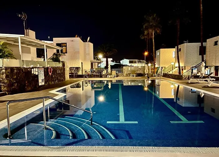 Con Jardin Y Piscina *