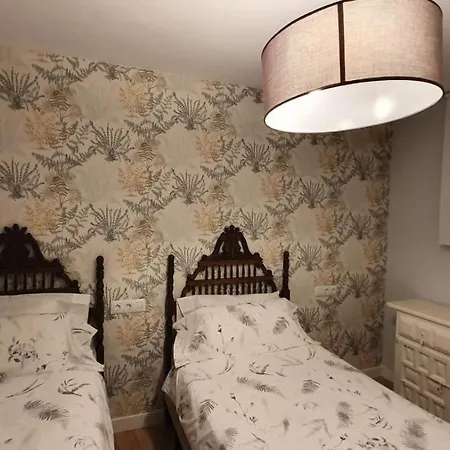 Con Jardin Y Piscina