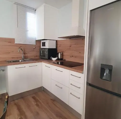 Con Jardin Y Piscina 美洲海滩