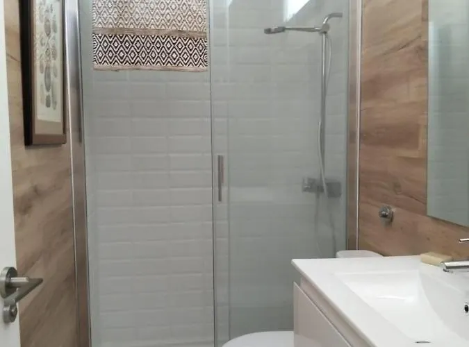 Con Jardin Y Piscina 美洲海滩